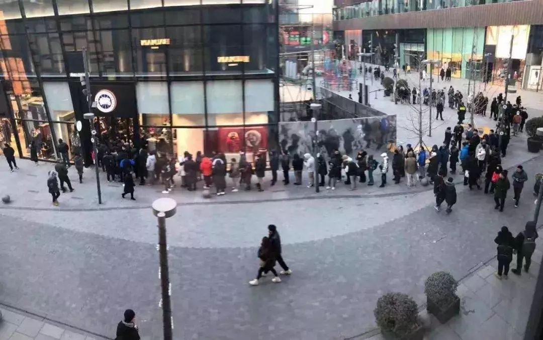 一周时尚：刘强东事件令京东市值排名下滑，购买加拿大鹅需排队！