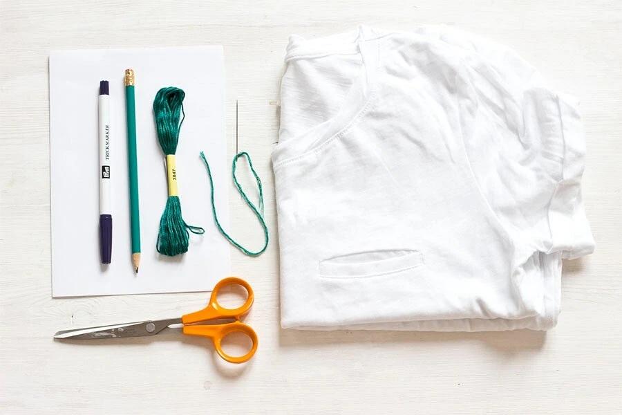 自己绣在衣服上的简单刺绣,手工刺绣t恤字母配色图片