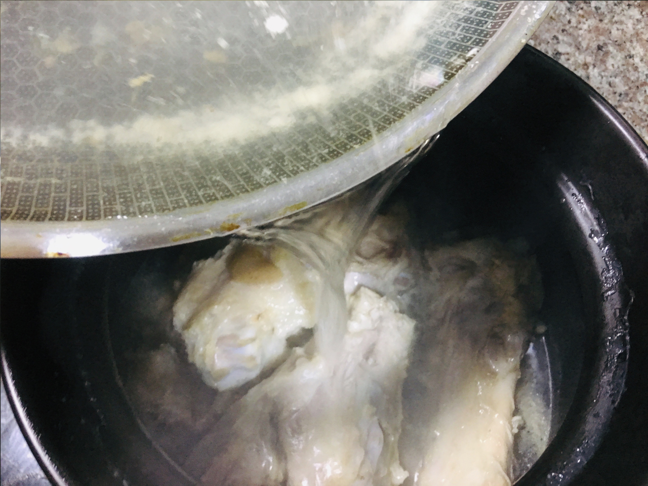 炖牛骨汤用不用焯一下水,炖牛骨怎么炖肉不离骨