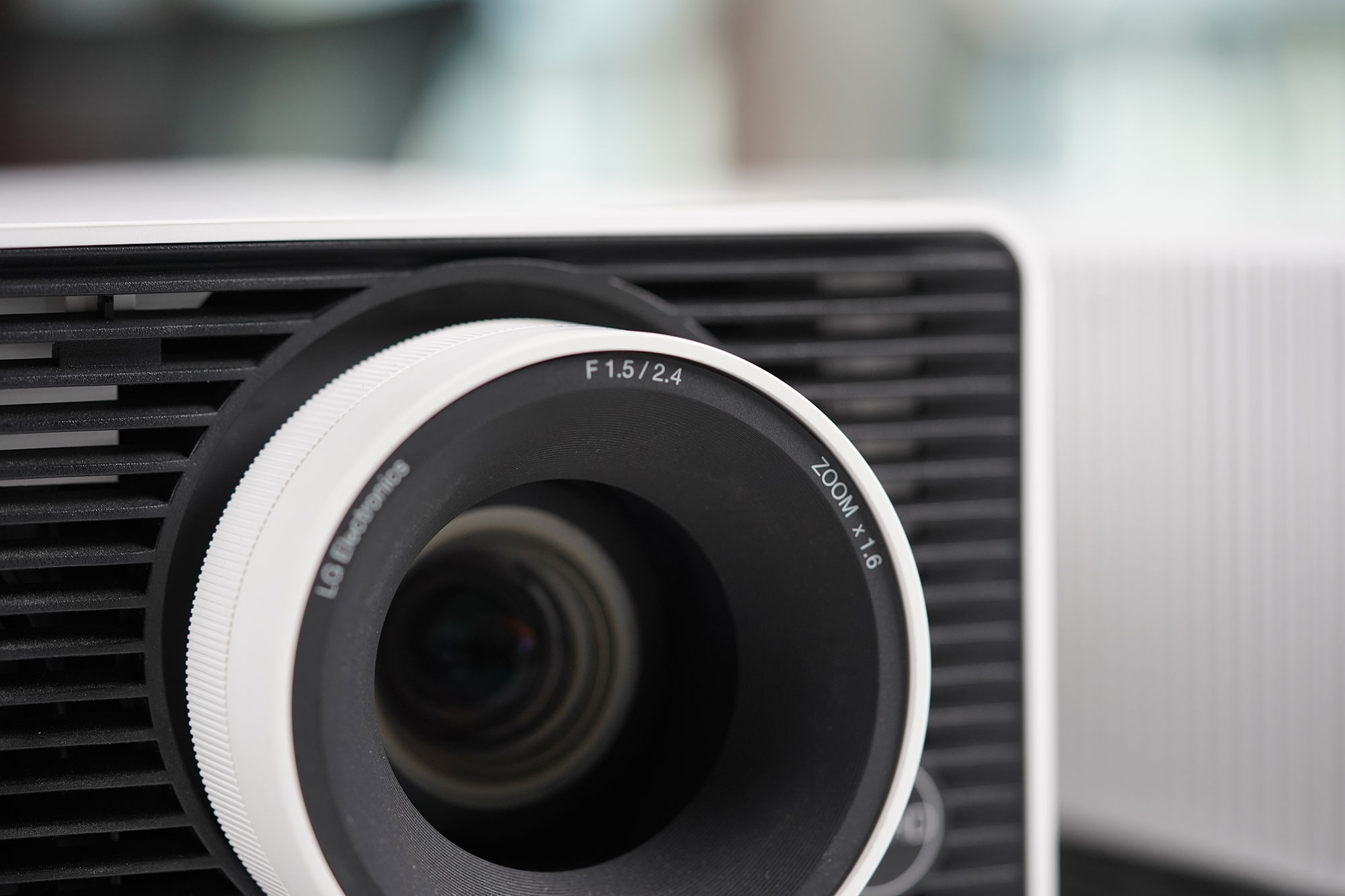 lg投影仪5000流明以上,投200寸需要多少流明投影仪