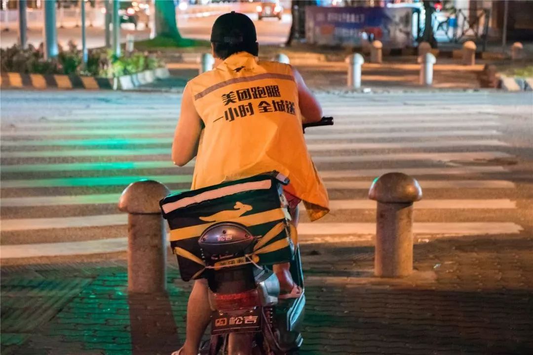 工资4000每个月还贷4000,工资4000每月还贷3000压力大吗