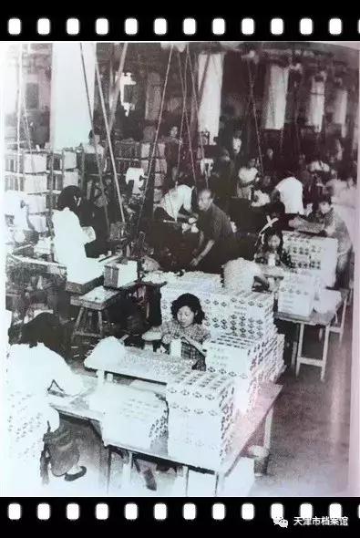 天津卫津路老照片,1998年天津卫津路街景