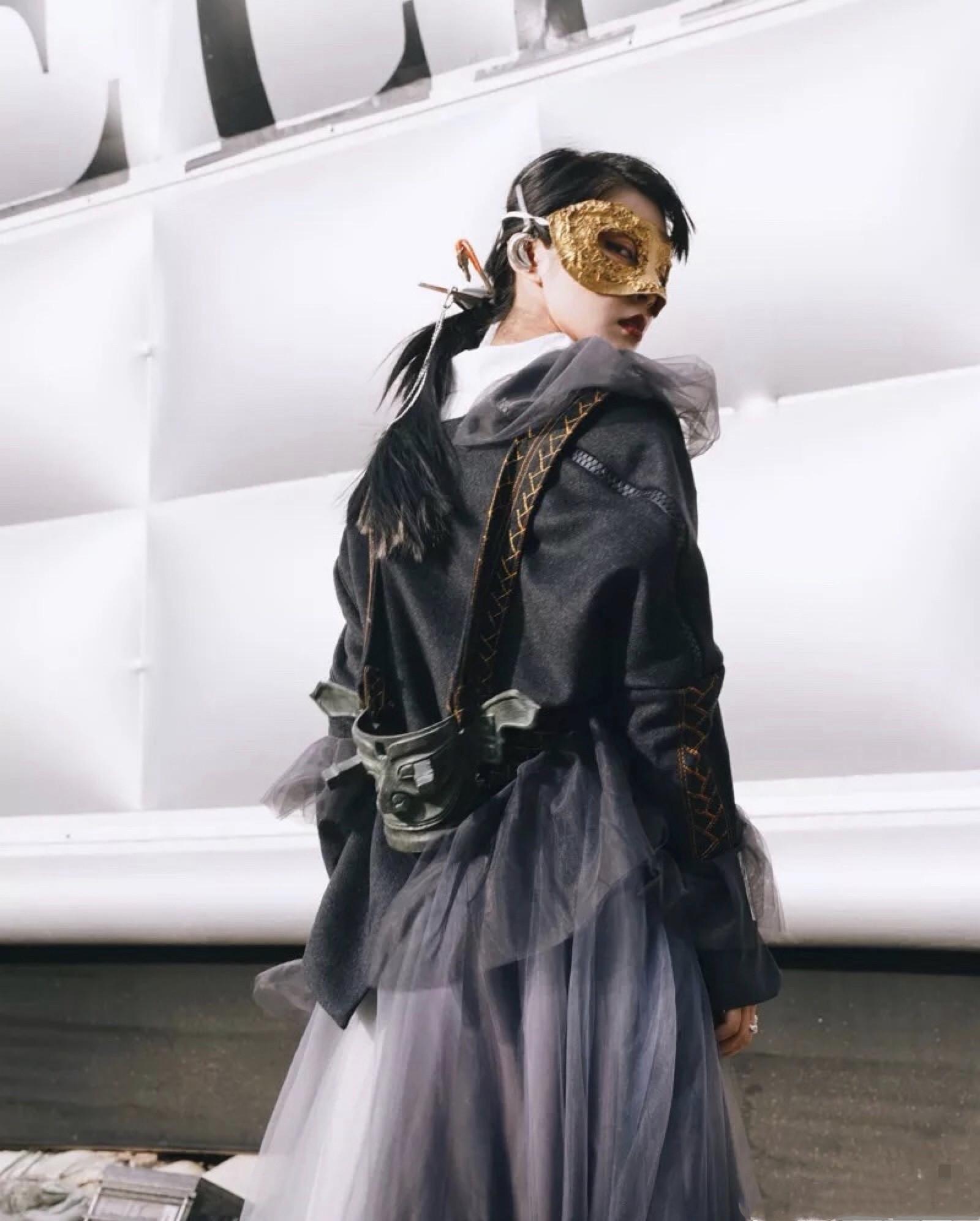 四川女孩国潮设计冲上热搜！她将三星堆穿在身上，被网友赞太帅气