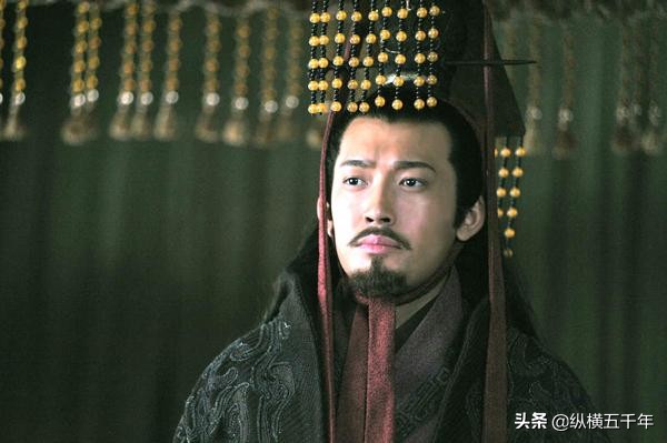 曹丕、刘备先后称帝，孙权为何只称王，迟迟没有当皇帝？