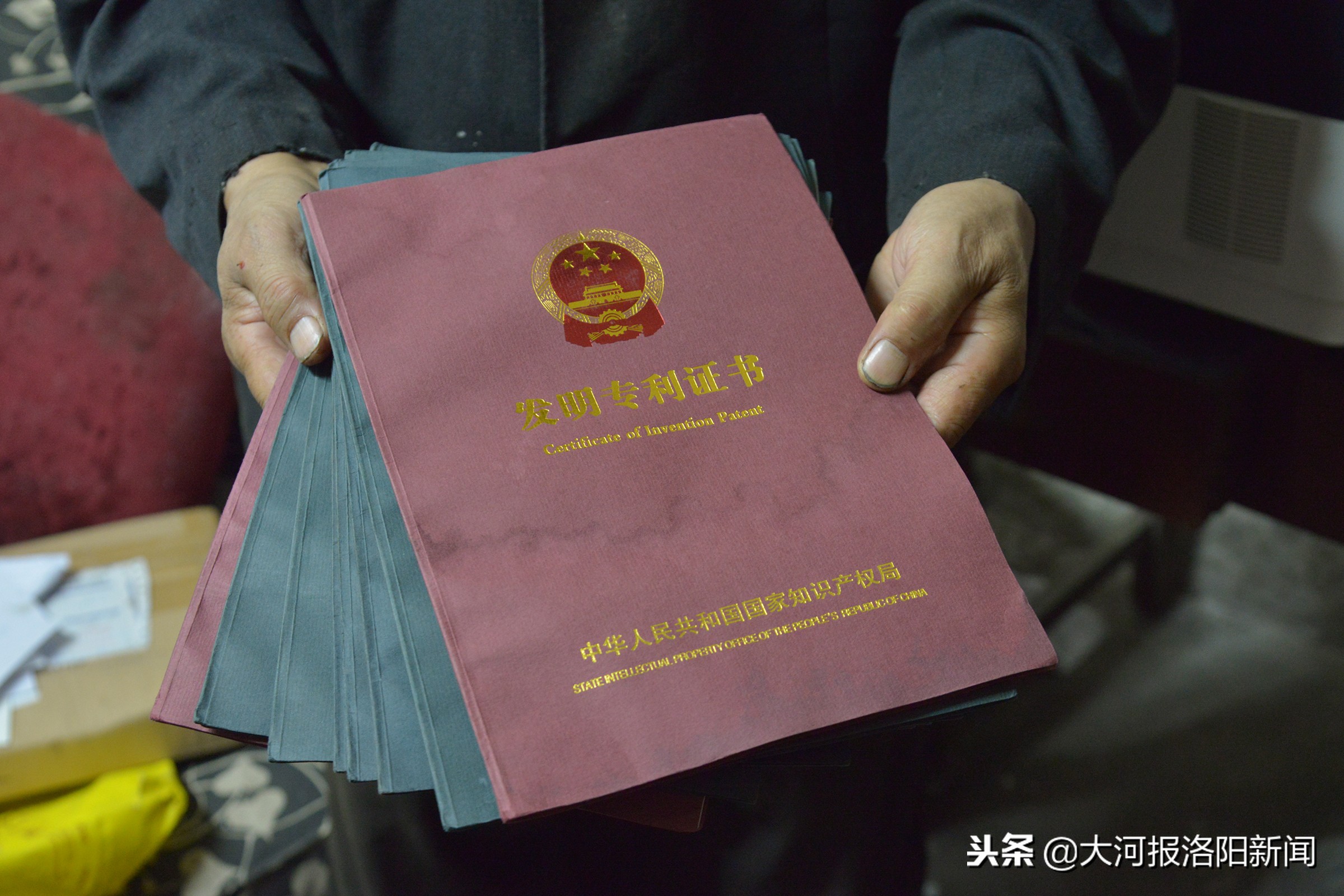 56岁大爷发明烧饼机器人,发明一台机器一天能做过亿张烧饼