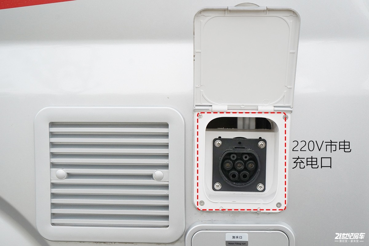 想要大空间？没门！恒温系统打造舒适二人世界，卫航V590B型房车