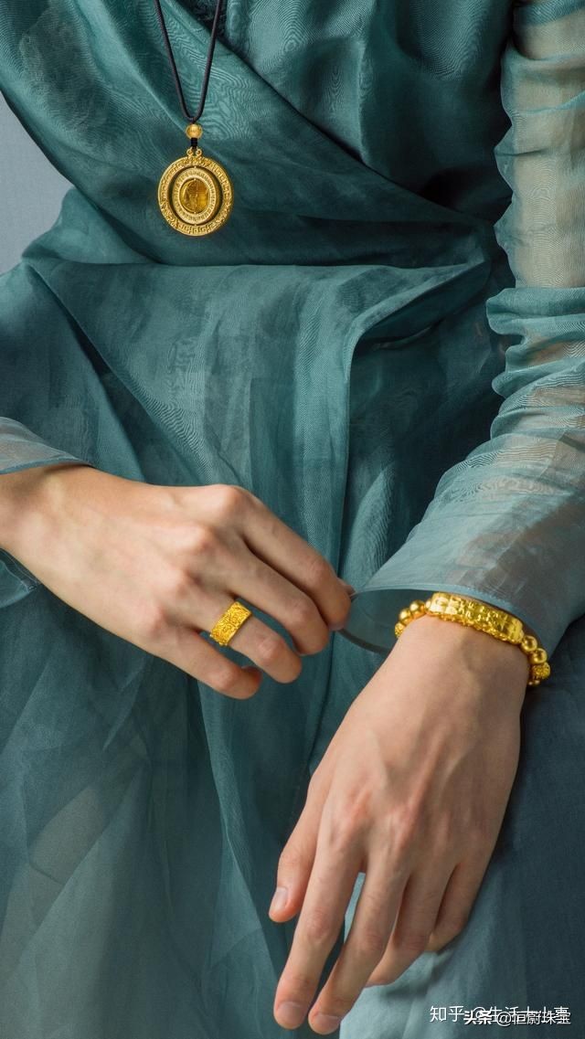 周大福和老凤祥的黄金首饰哪个好,周大福古法黄金手镯值得买吗
