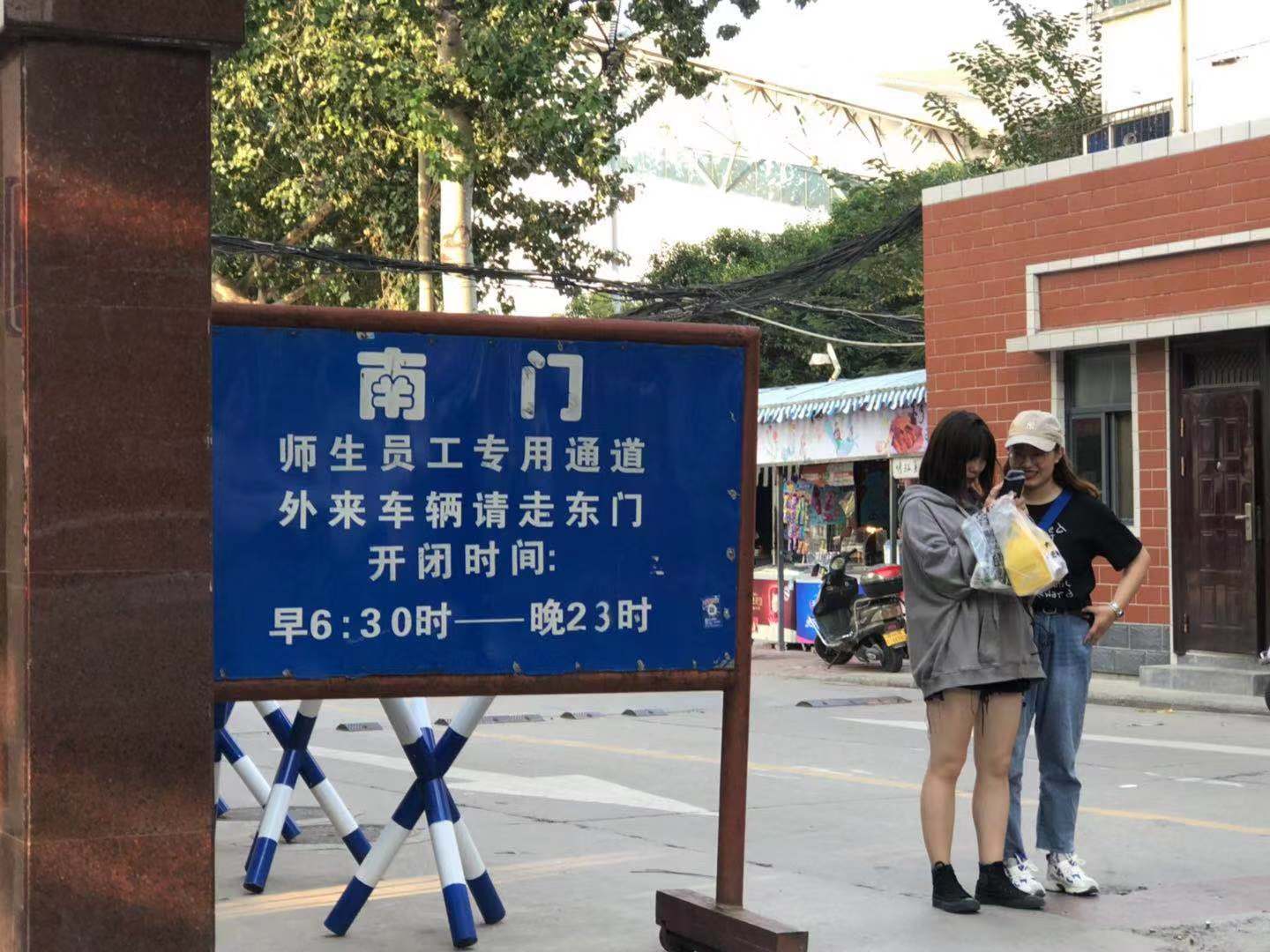 郑州有名的烤猪蹄,郑州管城区烤猪蹄