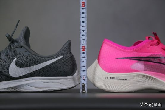 碳板科技跑鞋好处,碳板跑鞋推动力超强跑鞋推荐