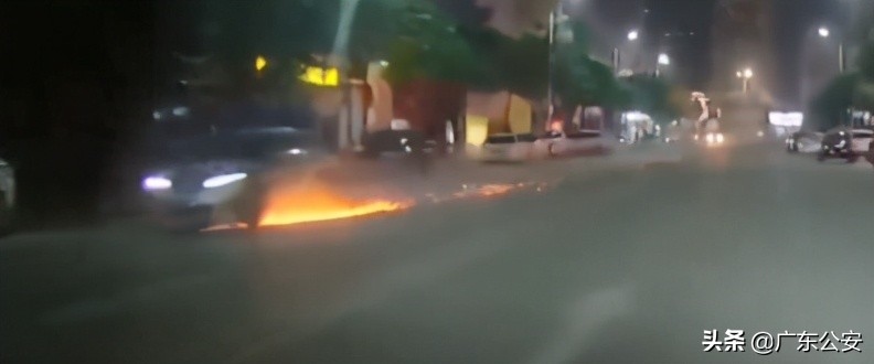 太疯狂男子醉驾冲卡险些撞到民警,男子醉驾强行冲卡致5人受伤