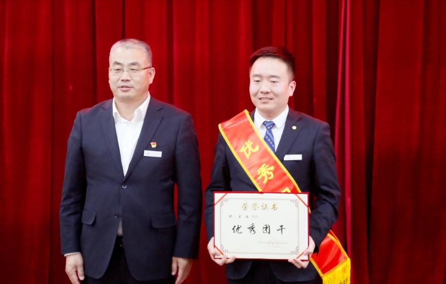 高平农商行举办“大家想大家说大家干”金点子比赛暨五四表彰会议