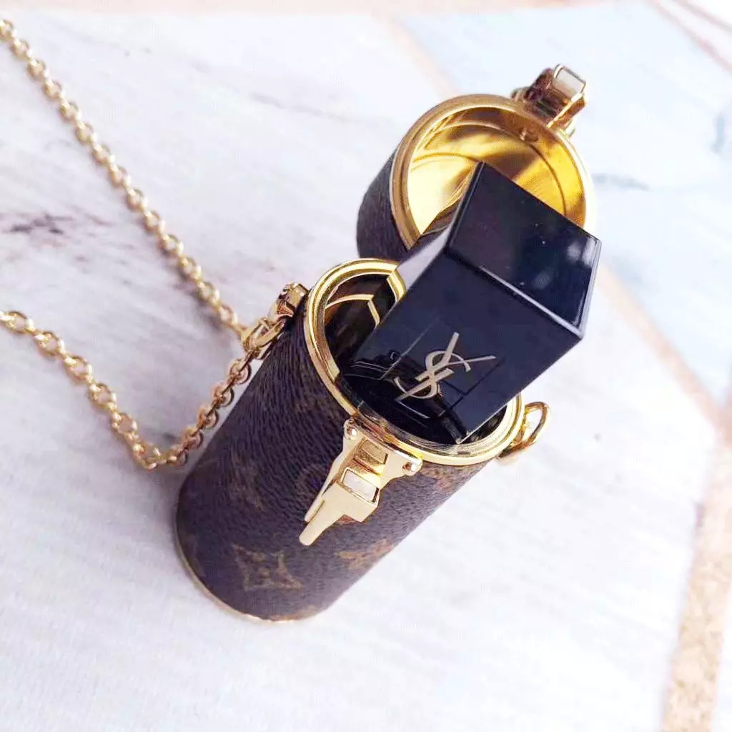 我的胸，我的手指，我的脚腕……都需要一只包包