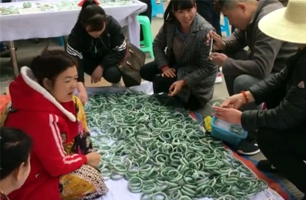 中缅边境卖珠宝翡翠,中缅边境卖翡翠的在哪里