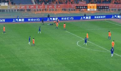 中超被犯规后骂裁判,中超球员被犯规后辱骂裁判