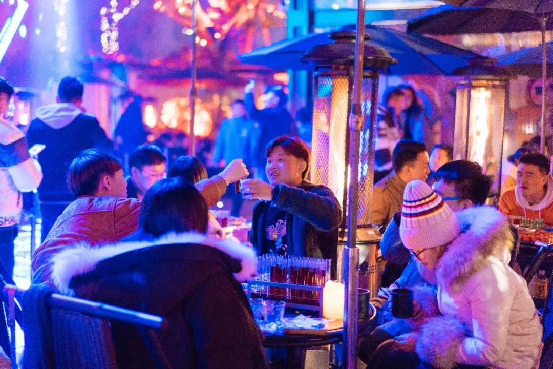 南宁夜景网红打卡鸡尾酒酒吧,超燃酒吧南宁