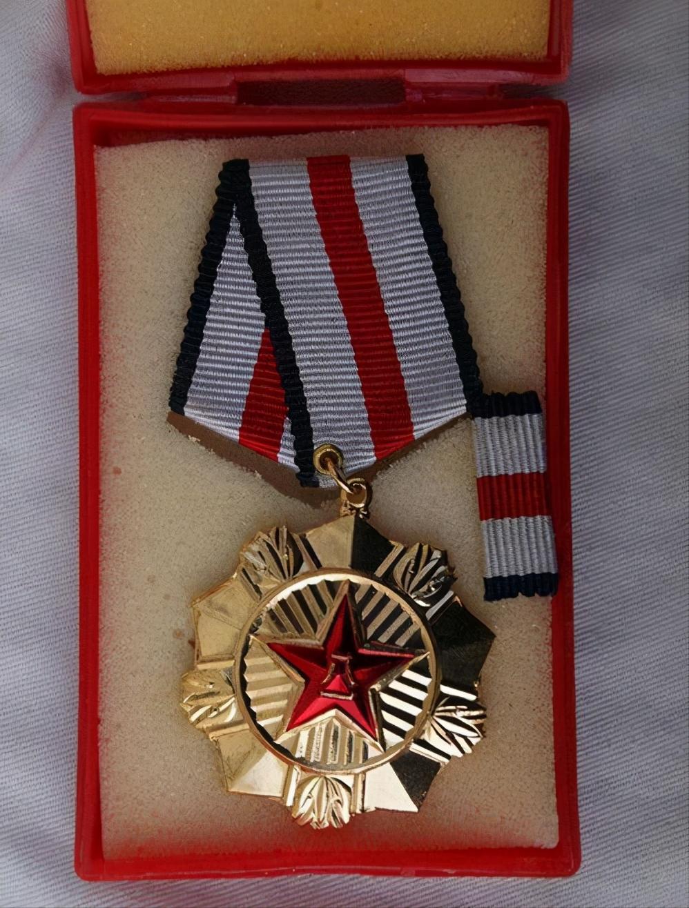 退伍军人立三等功是否另有补贴,江西省籍军人立二等功奖励政策