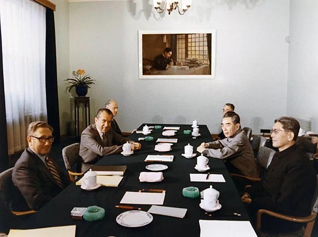 乔冠华三大爱好：抽烟、喝酒、饮浓茶，外交场合也要喝酒助兴