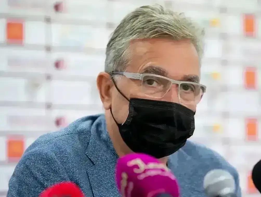 李铁回击质疑:这次换人是正常的!个性太强的人!“铁”定出局