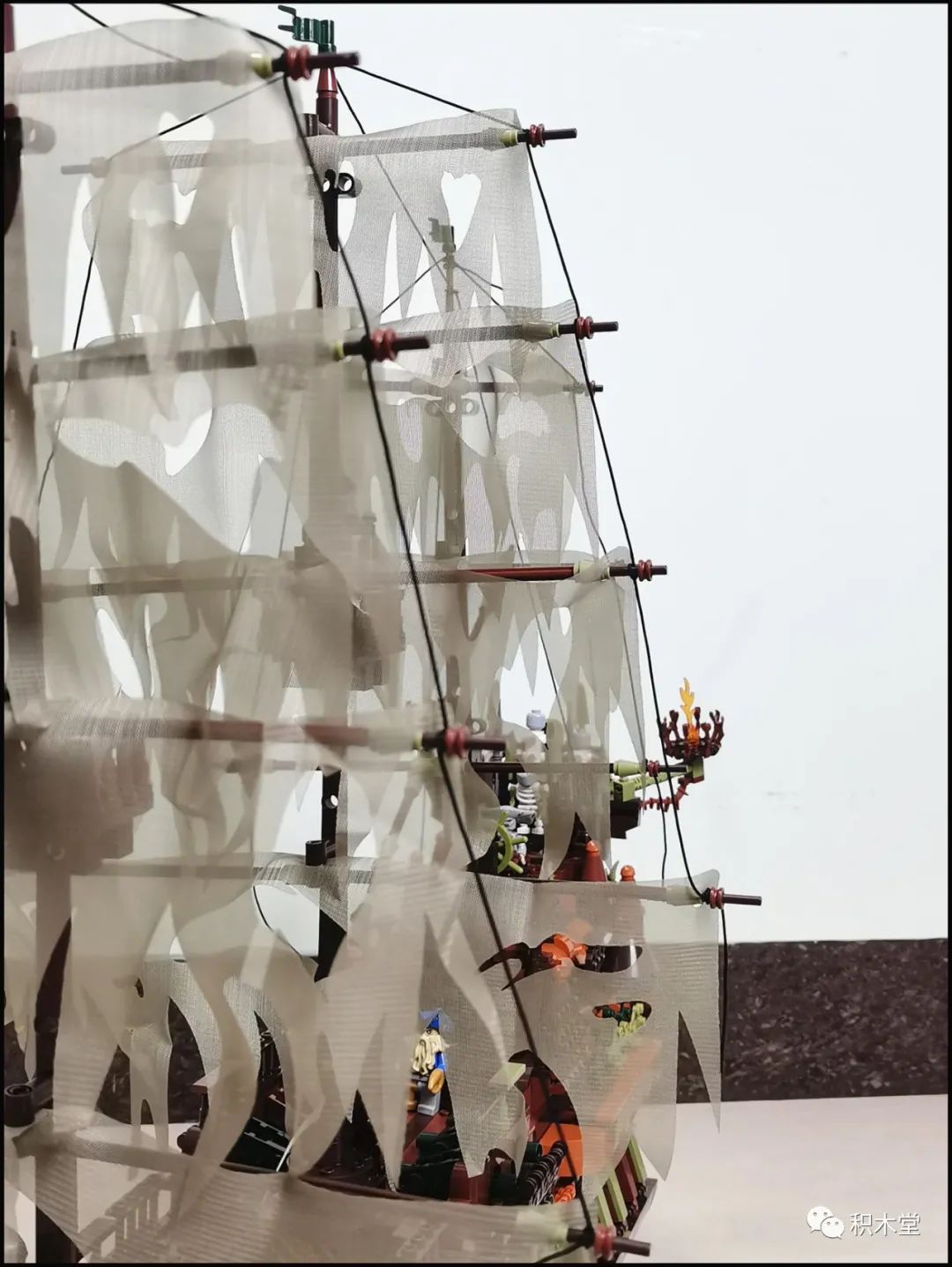 飞翔的荷兰人号船真实原型,飞翔的荷兰人号为什么能潜水