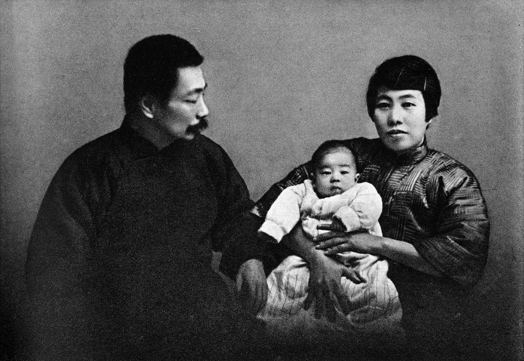 “民族之魂”鲁迅先生葬礼，16大佬抬棺，国母、北大校长为其移灵