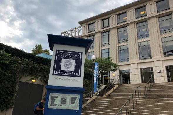 “政客的摇篮”乔治城大学，一所白宫旁边的贵族学校