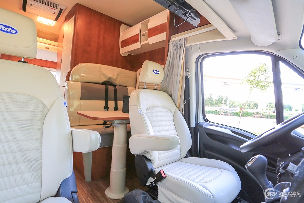 同级别车型谁敢跟它比轻量化！双会客区，实拍亚特plasy631房车