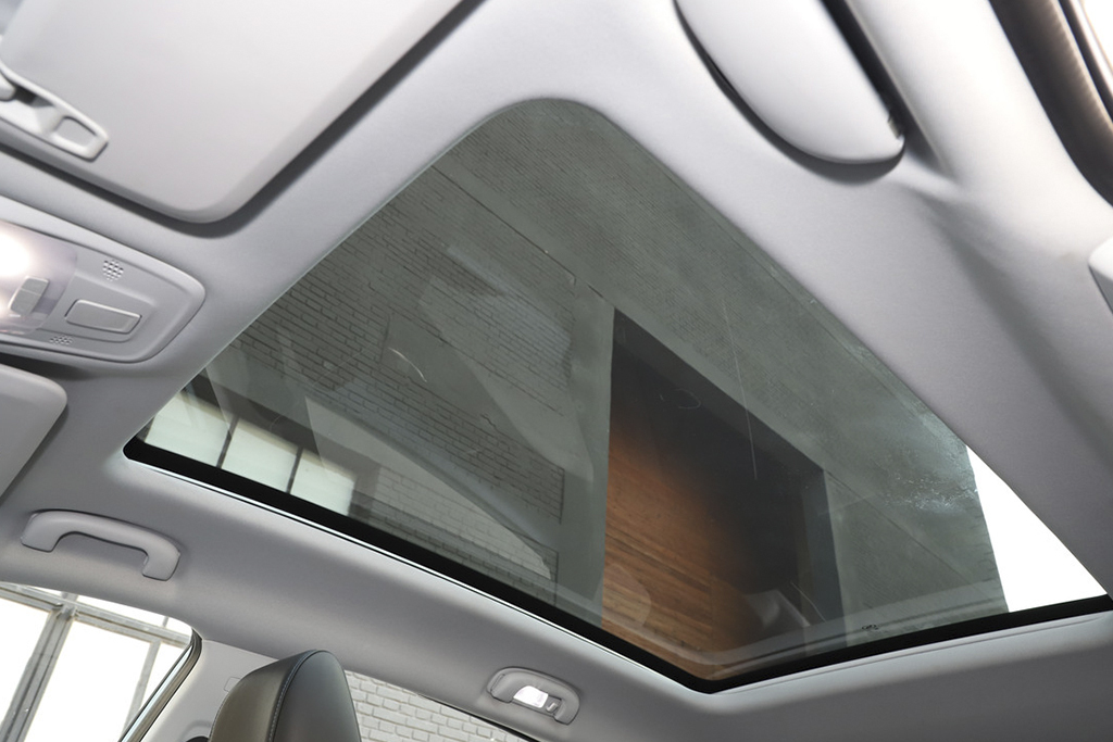 一台可以给你推背感的纯电小车,一辆让你骑着有幸福感的车子