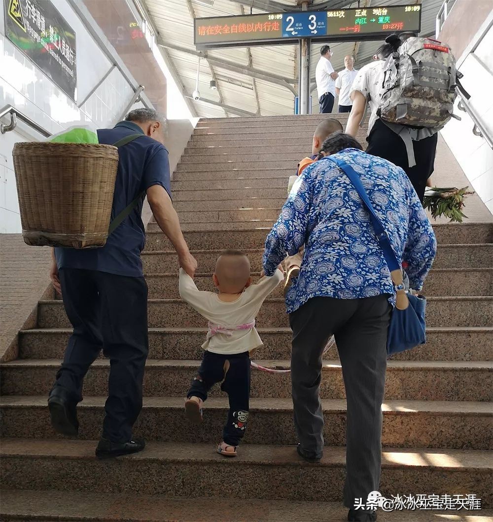 绿皮车成渝铁路上运行,川黔铁路最后的绿皮车