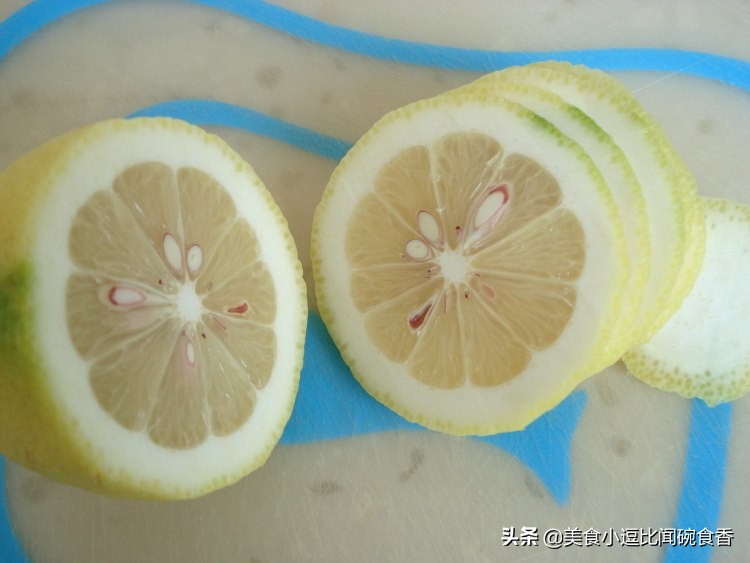 蜂蜜柠檬水用开水泡还是凉水,蜂蜜柠檬水的动漫图片