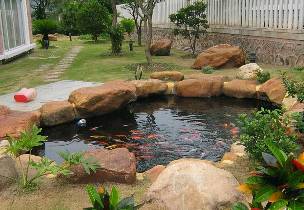 水泥鱼池壁上漏水怎么快速修补,鱼池防水怎么做便宜