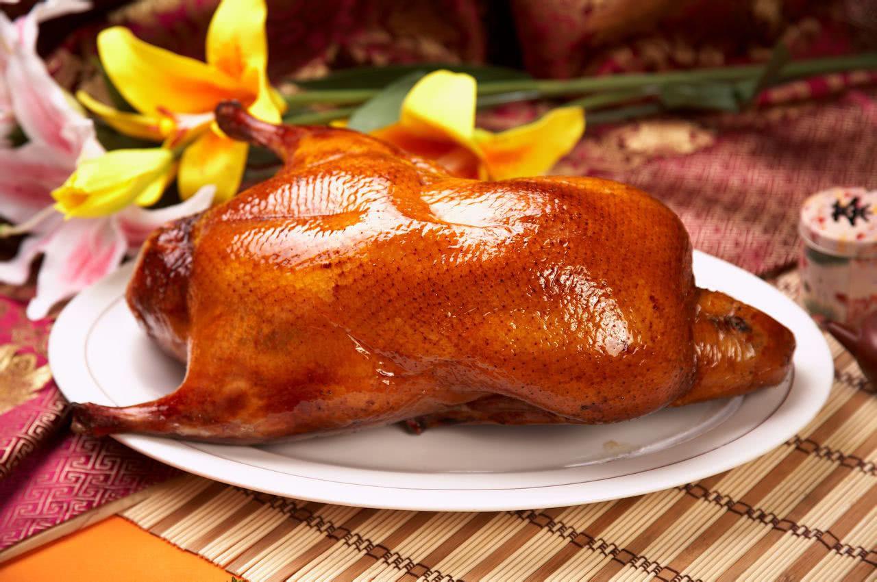 大厨教烤鸭饼皮做法,最简单烤鸭的腌制调料配方