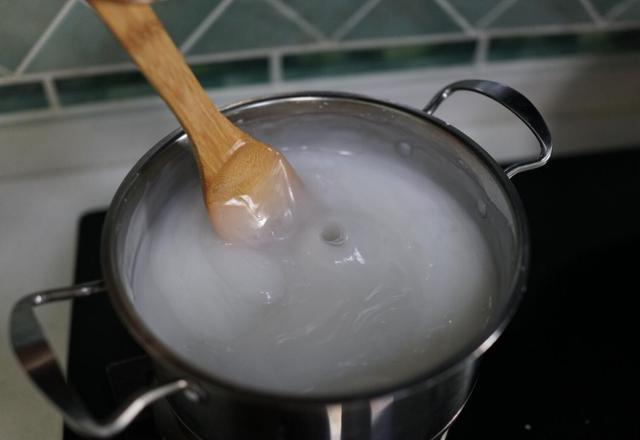 1碗面米粉5碗清水教你在家做凉粉,一碗面粉一碗水自制凉粉