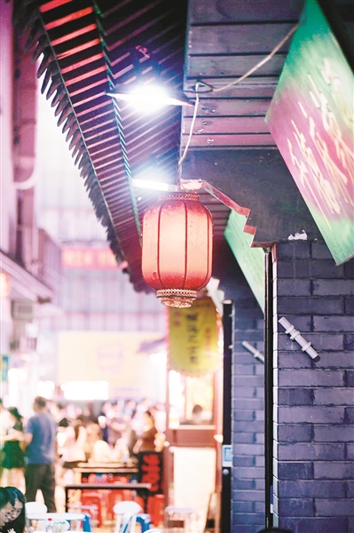 老街做美甲,80多岁老奶奶做美甲