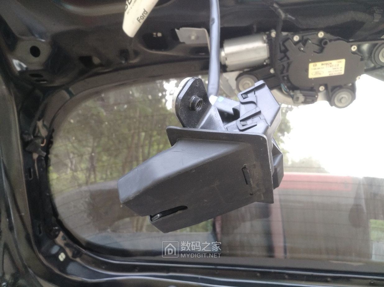 福特嘉年华后备箱锁打不开,福特嘉年华两厢后备箱锁应急开关