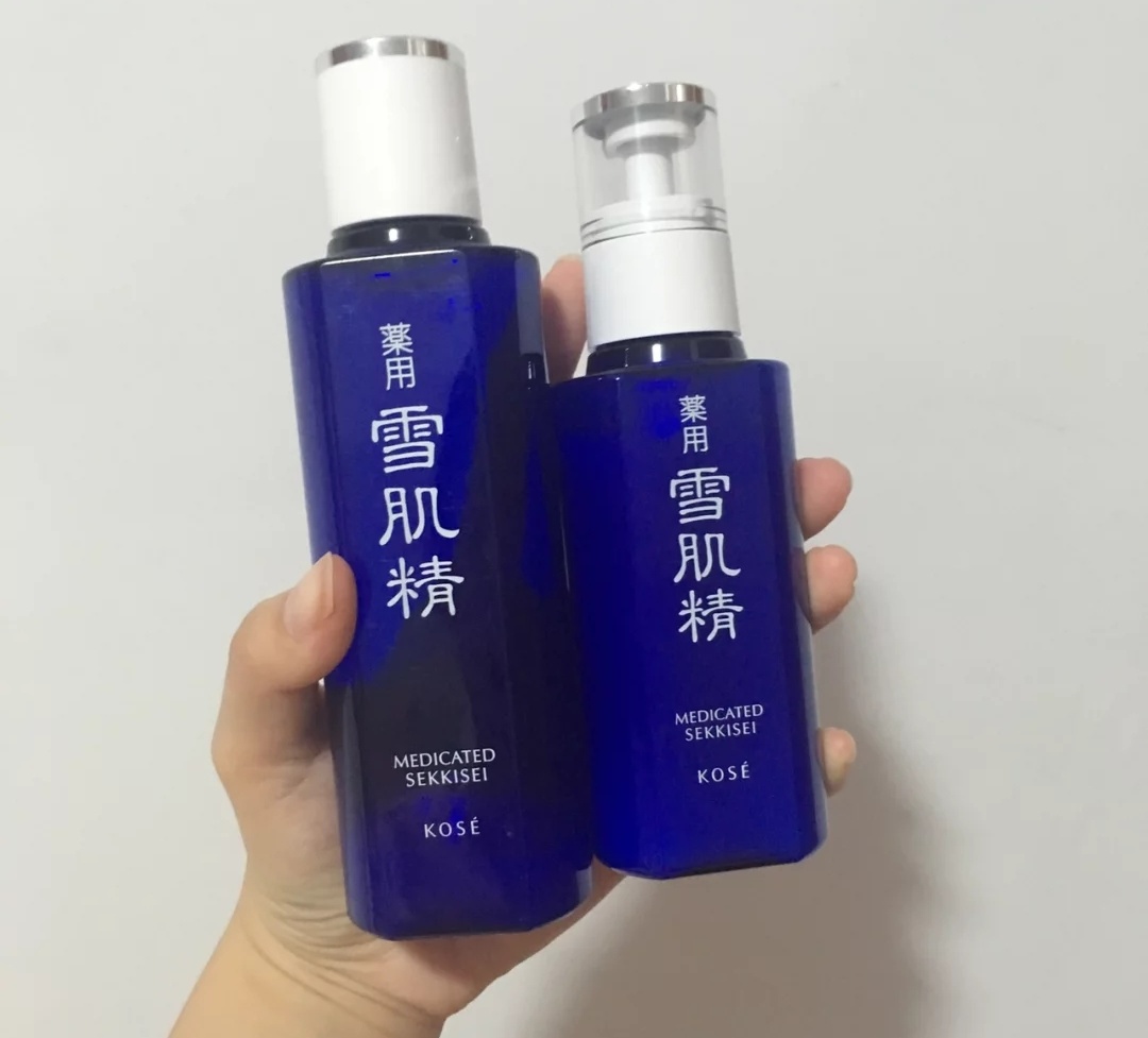 皮肤白到反光的女人,暗夜皮肤暗沉美白水乳推荐