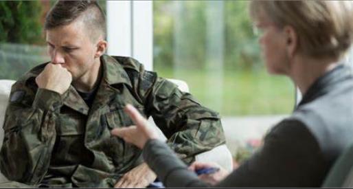 美国人一切向钱看,为了6位数的工资,精神科医生狠心离开部队