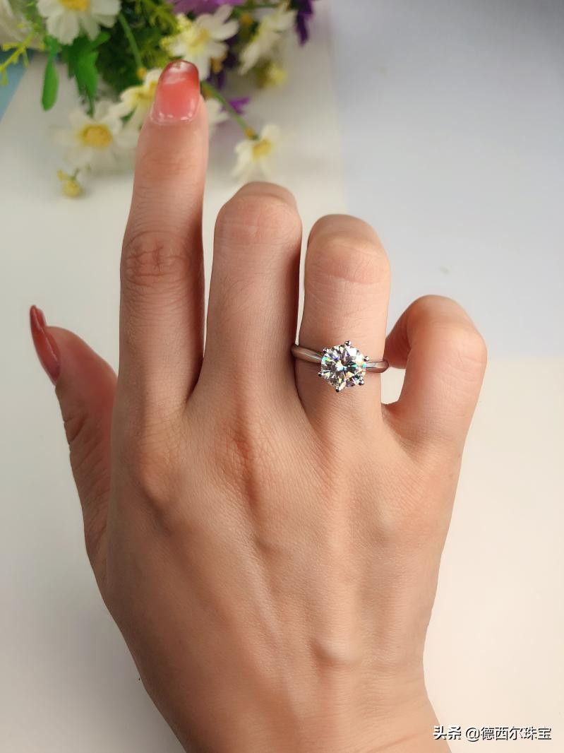 钻戒钻石脱落用502胶可以粘上吗,钻戒保养如何防止掉钻