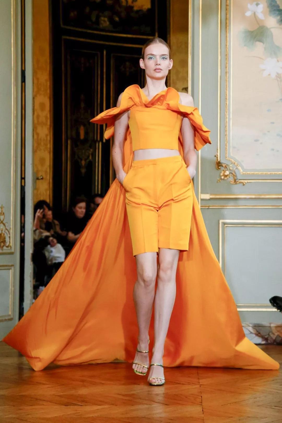 2020流行什么颜色的衣服,今年最流行的衣服颜色是什么颜色