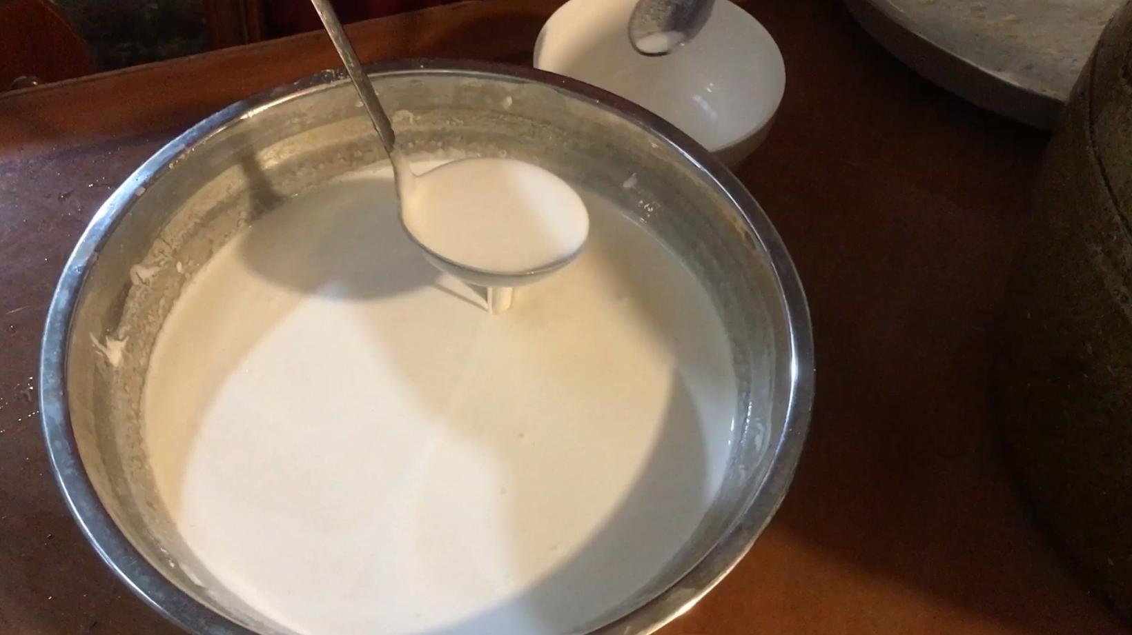 超简单好吃的糯米糍粑外脆里糯,糯米糍粑软糯香甜简单好吃