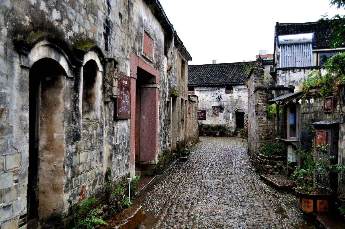 国内最值得去的11个古镇,中国的哪些著名的古镇好玩