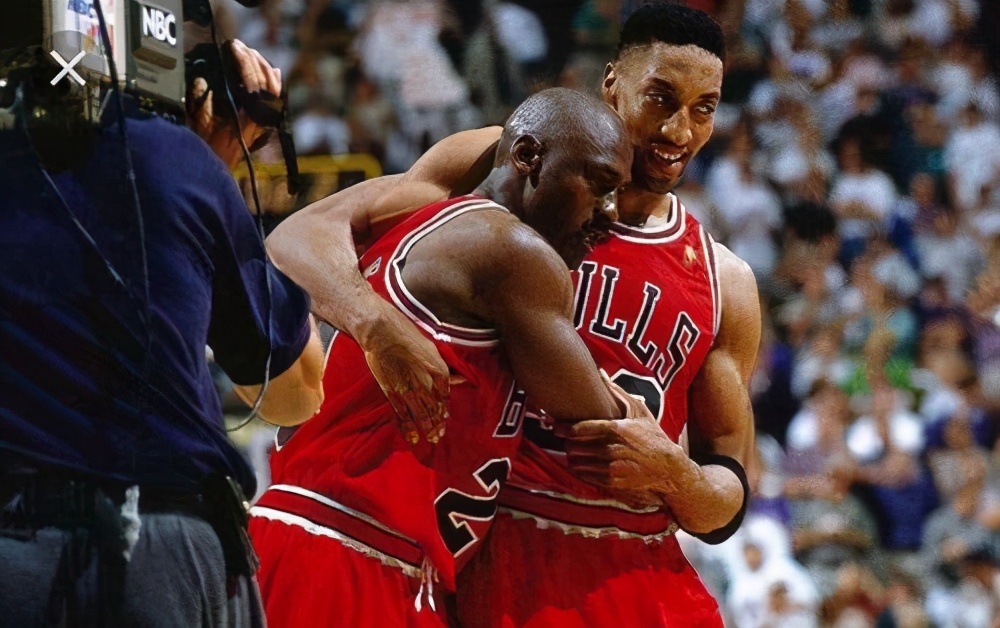 乔丹第一双aj,乔丹aj1扣碎篮板穿的什么鞋