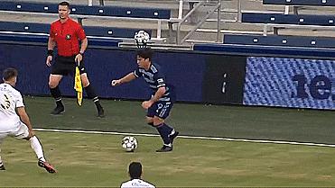 足球防守动作,足球手球防守动作