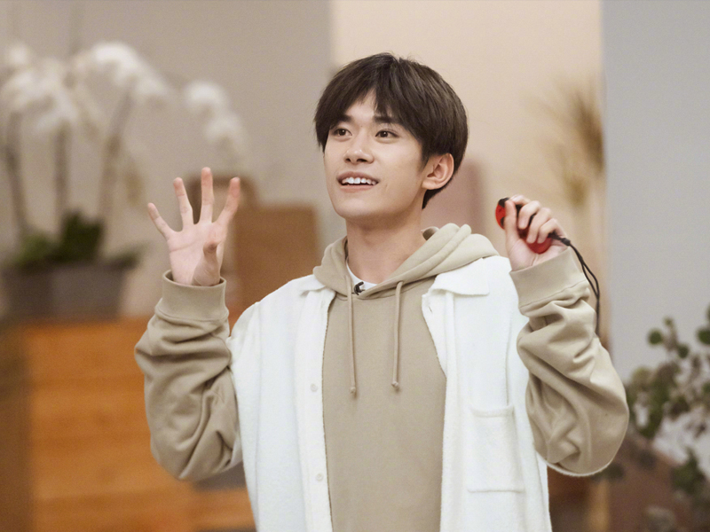 阿玛尼全球代言人易烊千玺口红,易烊千玺是第一个代言瑞幸的吗