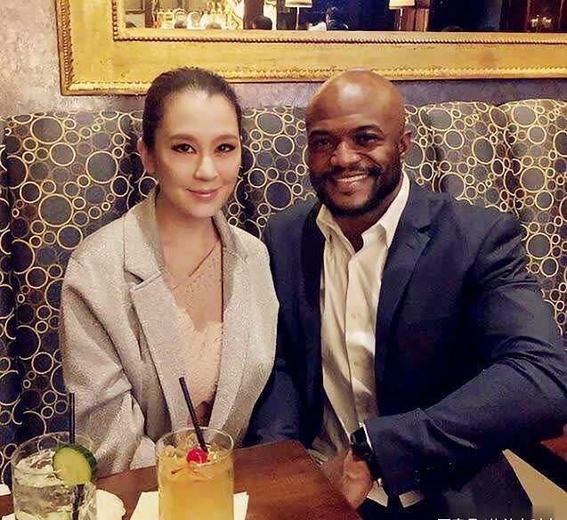 一个女生爱上了黑人，父母不同意，你能接受孩子和黑人谈恋爱吗？