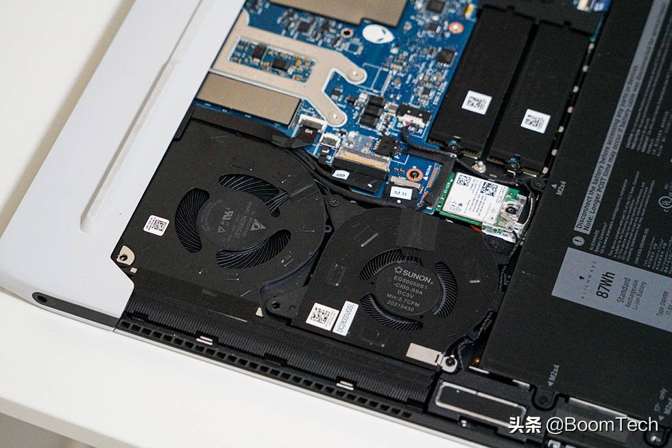 将4只风扇塞入厚度仅有16mm的纤薄游戏本内聊聊Alienwarex15R1