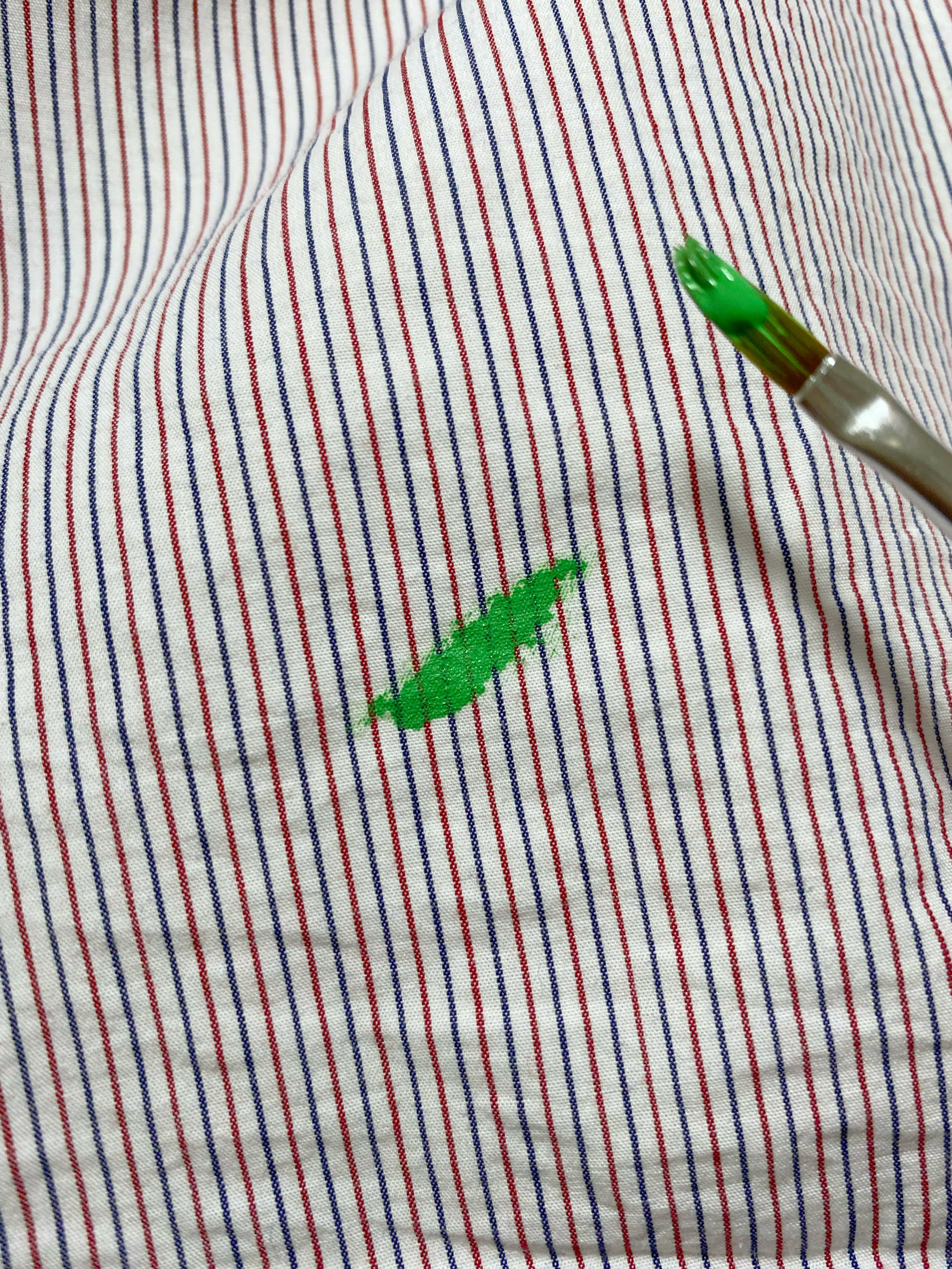 衣服上碳素笔渍印怎么去除,怎么去除衣服上的画笔印