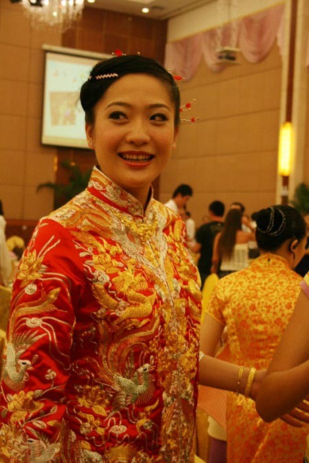 揭秘朱芳雨与现任妻子的恩爱秘密,朱芳雨三次婚姻