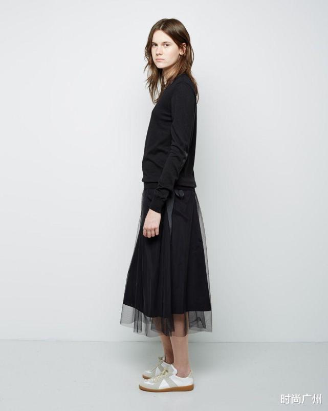 染绿涂污做旧剪烂，破烂版竟比原版还贵？品牌在偷笑