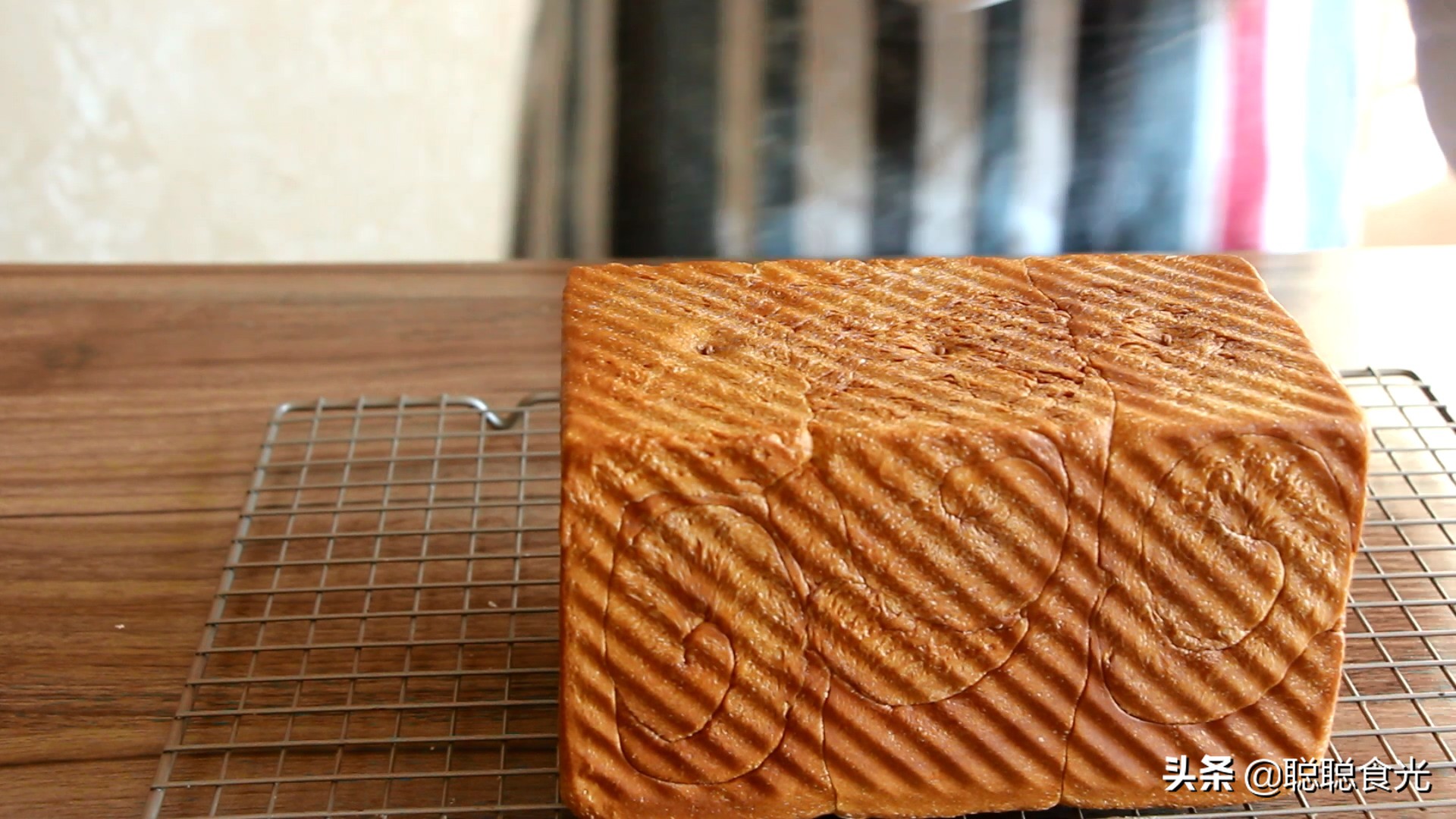 面包机也能做出来的拉丝吐司面包,做吐司面包如何不需要揉面