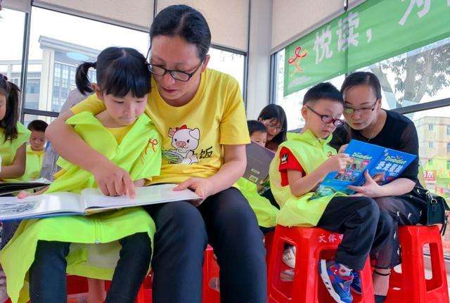 孩子只爱看漫画书怎么办,孩子喜欢看漫画书文字书不爱看